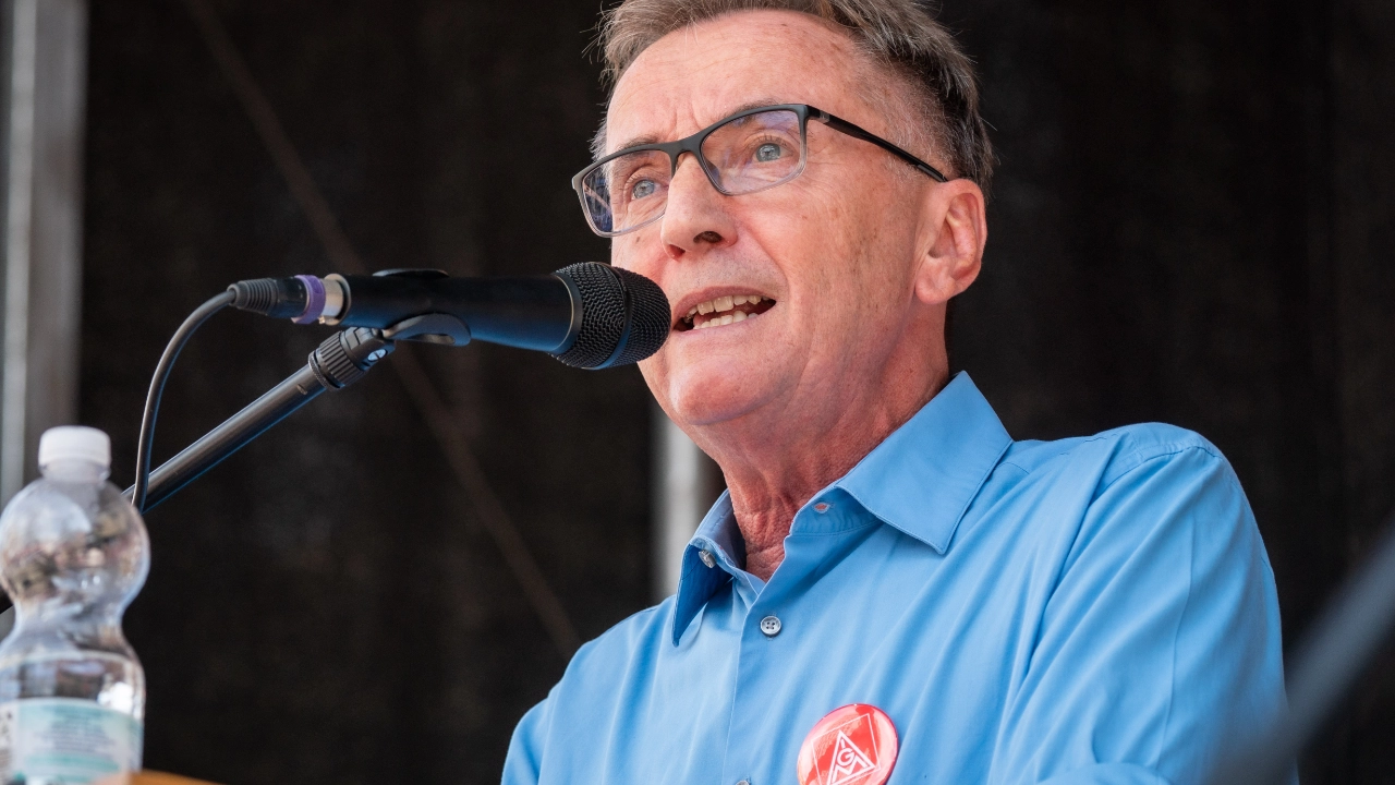 Jörg Köhlinger, Bezirksleiter IG Metall Mitte, sprach beim DGB-Aktionstag am 26.9.2026