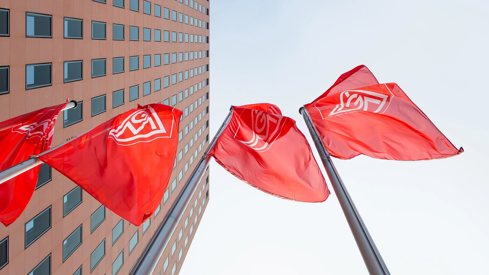 IG Metall, Mainforum, Gebäude, Fahnen