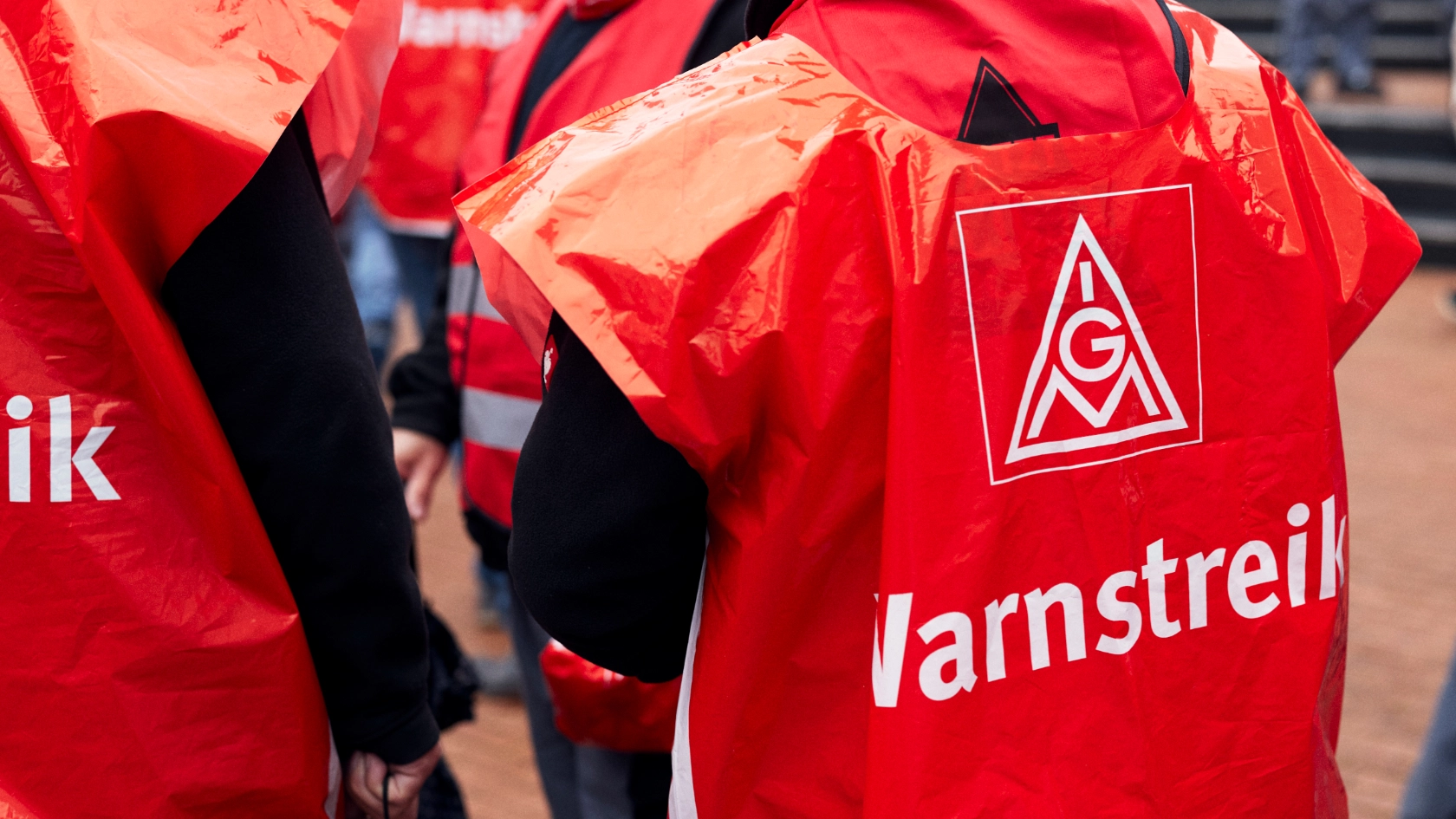 Warnstreik in Herford am 14.10.21 anlässlich der Tarifrunde Holz- und Kunststoff 2021