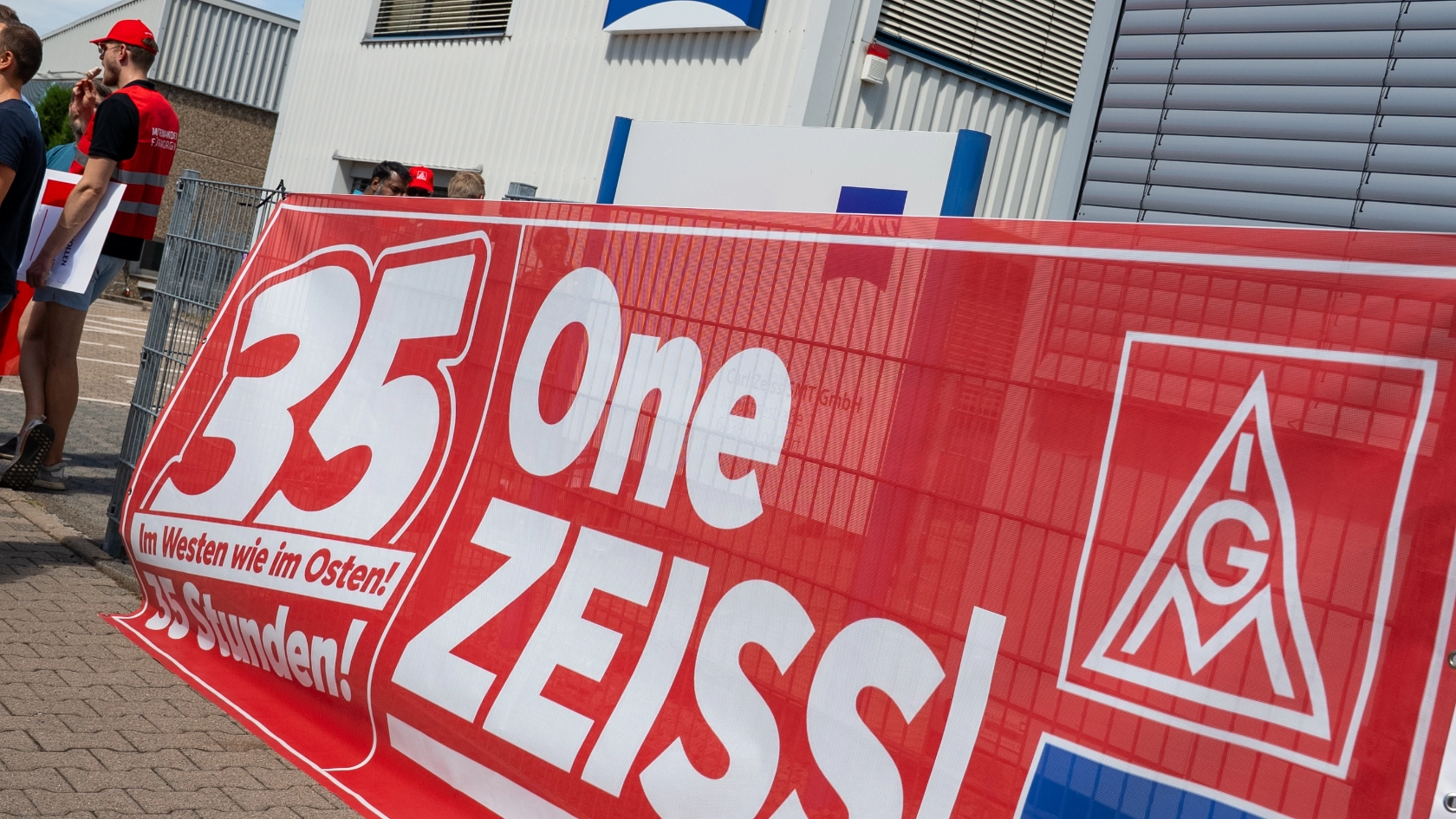 Warnstreik bei Zeiss Darmstadt