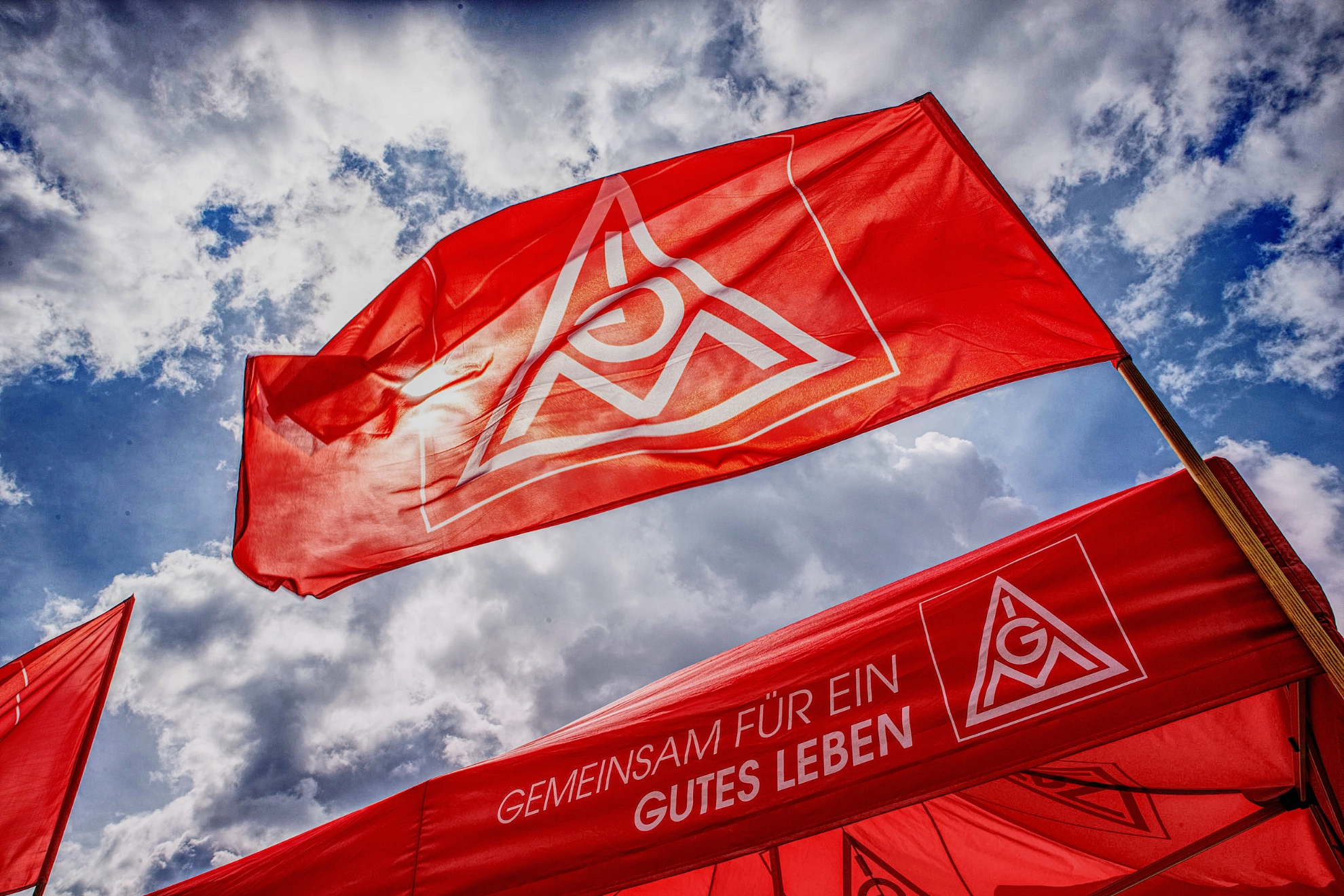 Fahne "Gemeinsam für ein Gutes Leben"