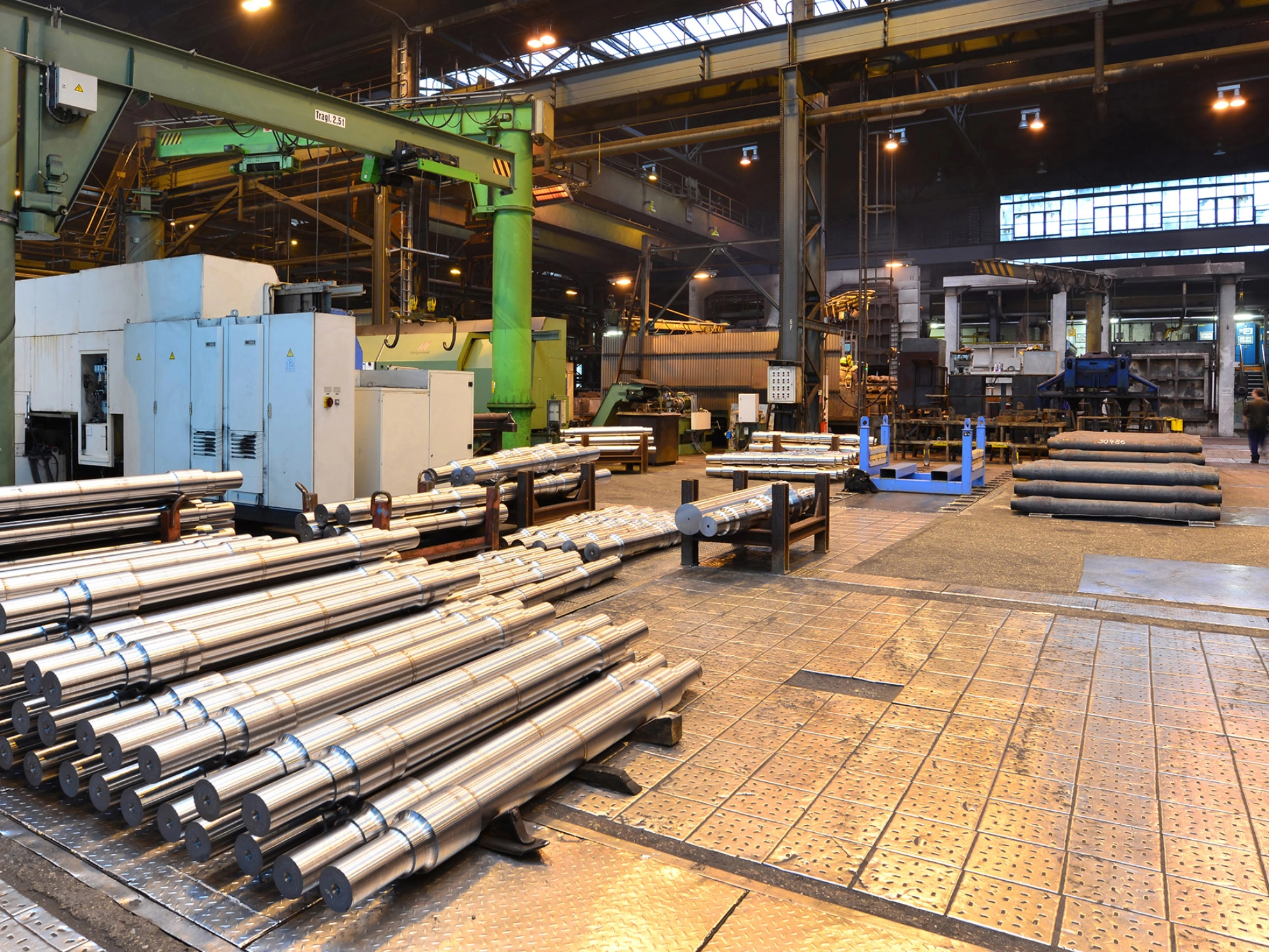 Werkhalle in einem Betrieb zur Fertigung von Wellen.