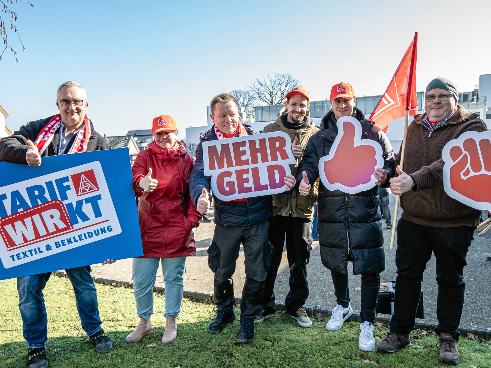 Warnstreik Textil-Tarifrunde SCHMITZ TEXTILES UND MARKILUX Emsdetten am 03.03.2023
